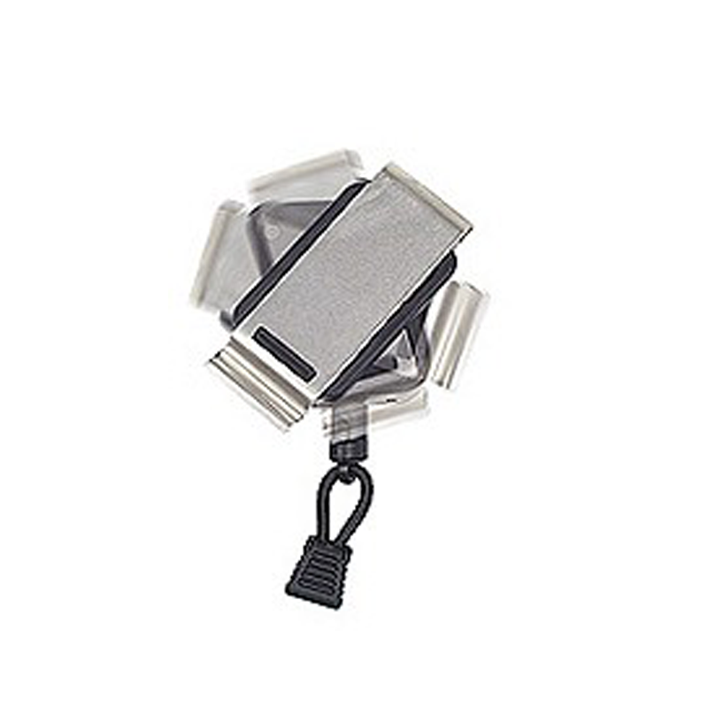 Achterkant van de Gear Keeper RT2-4051 lapel microfoon retractor die voorzien is van een roestvrij stalen roterende riemclip en een microfoon bevestiging