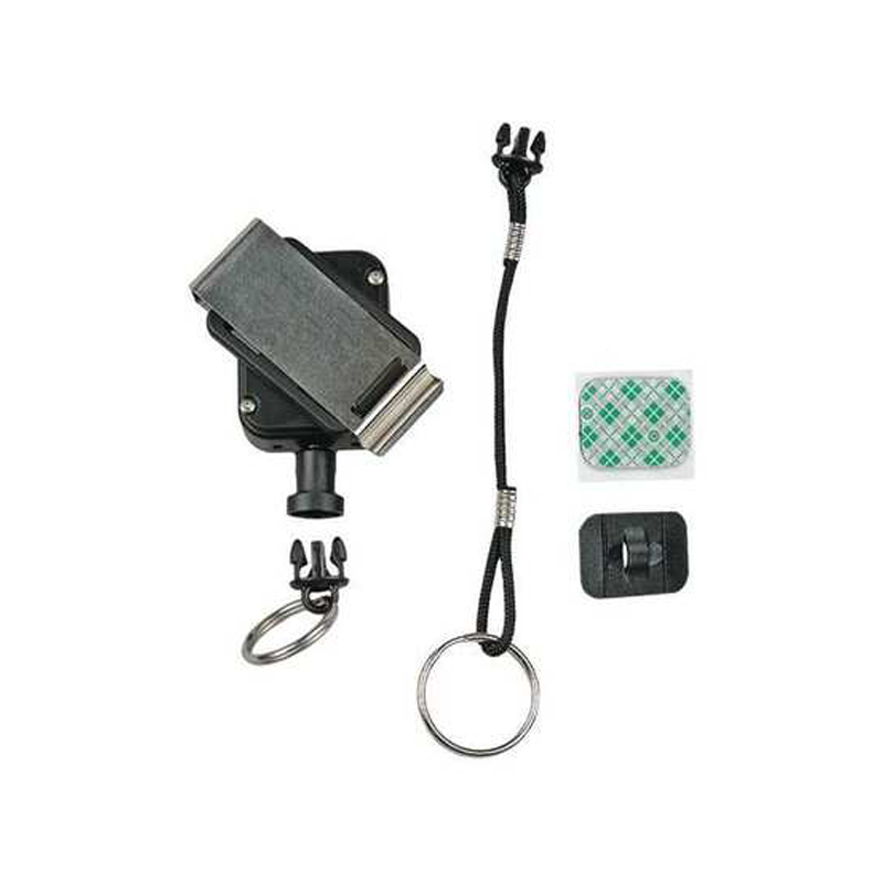 Achterzijde van de Gear Keeper RT2-5352A retractor met roestvrij stalen roterende riemclip en de meegeleverde accessories