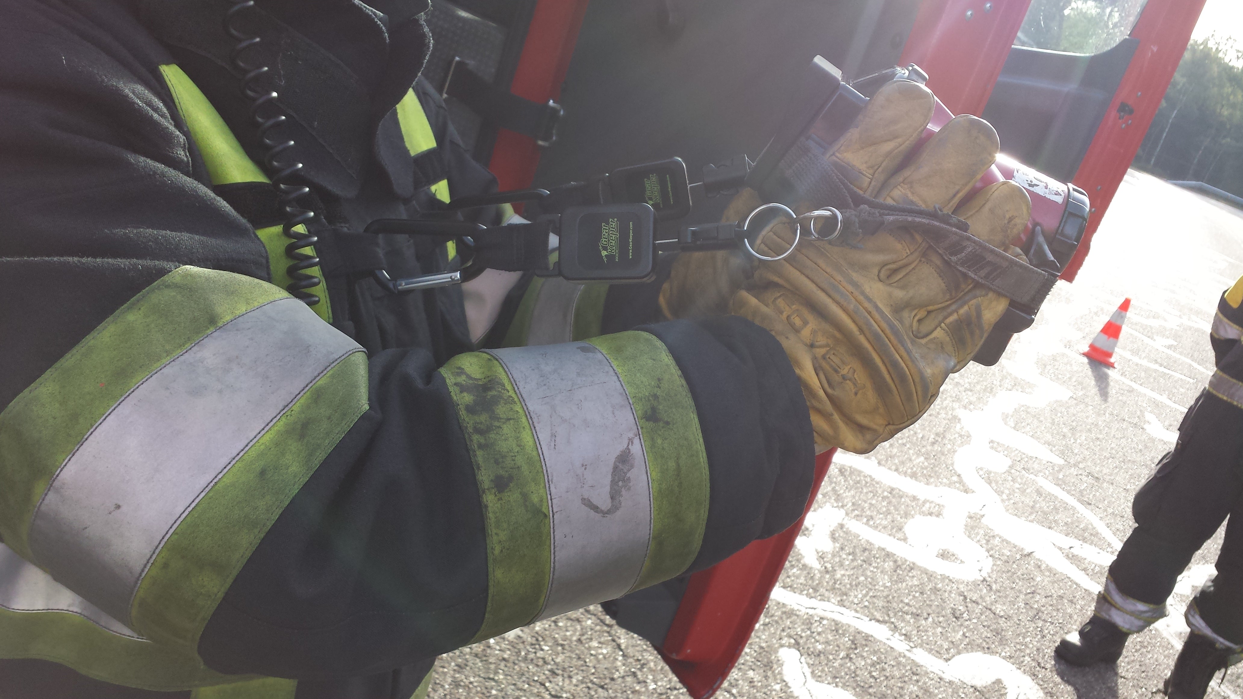 Gear Keeper retractor aan brandweer uitrusting met een WBC warmtebeeld camera