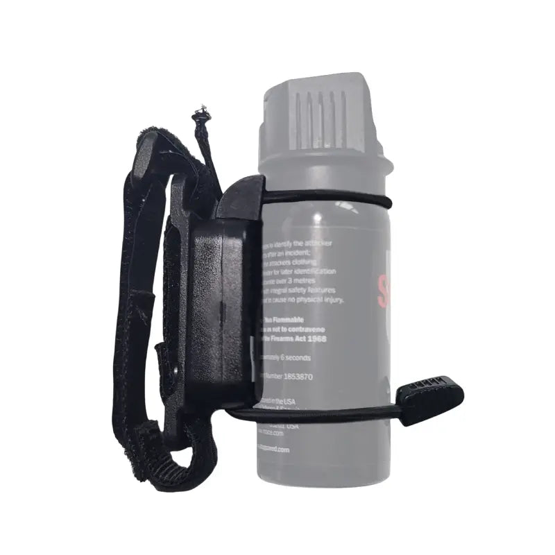 Gear Keeper RT4-5701 pepperspray houder afgebeeld met een bus pepperspray