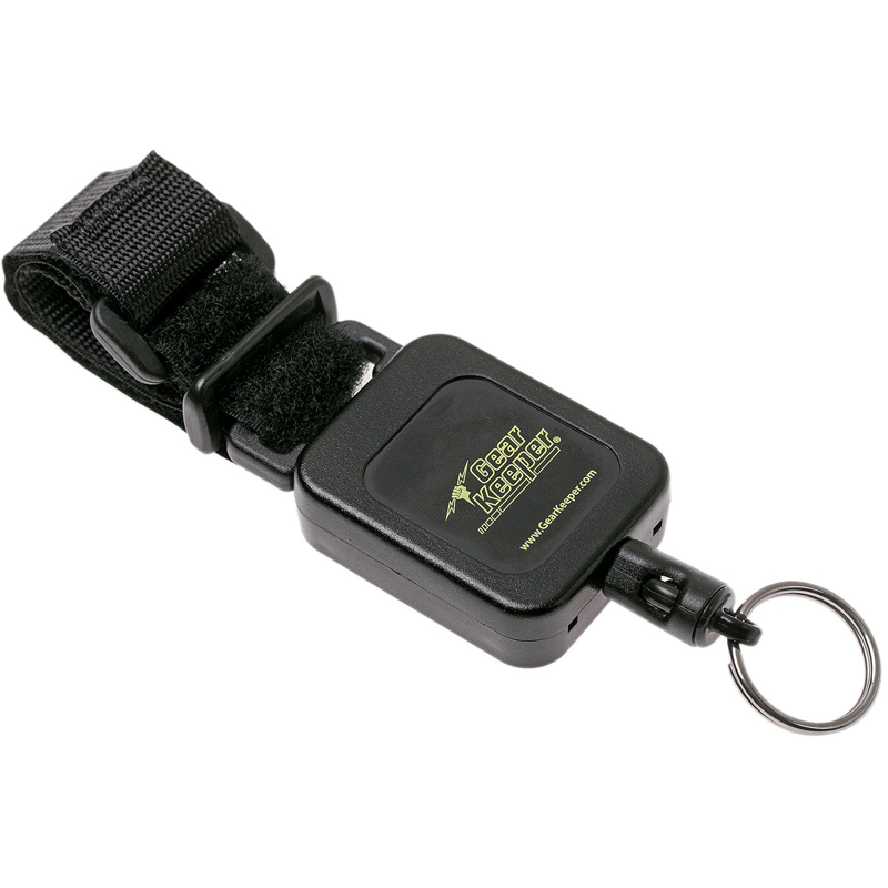 RT4 retractor van Gear Keeper met een klittenband bevestiging en onderaan de uittrekbare lijn een quick connect-1 accessoire met splitring
