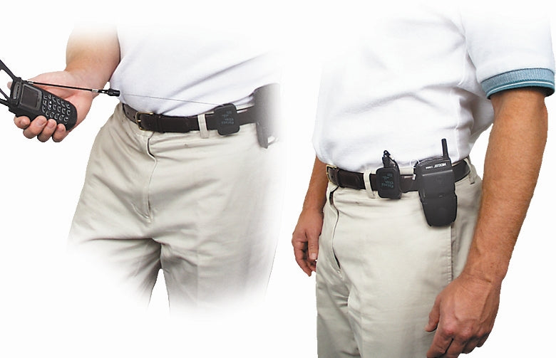 Gearkeeper RT4-5450-LOCK in gebruik aan een broekriem met daaraan een mobiele telefoon bevestigd