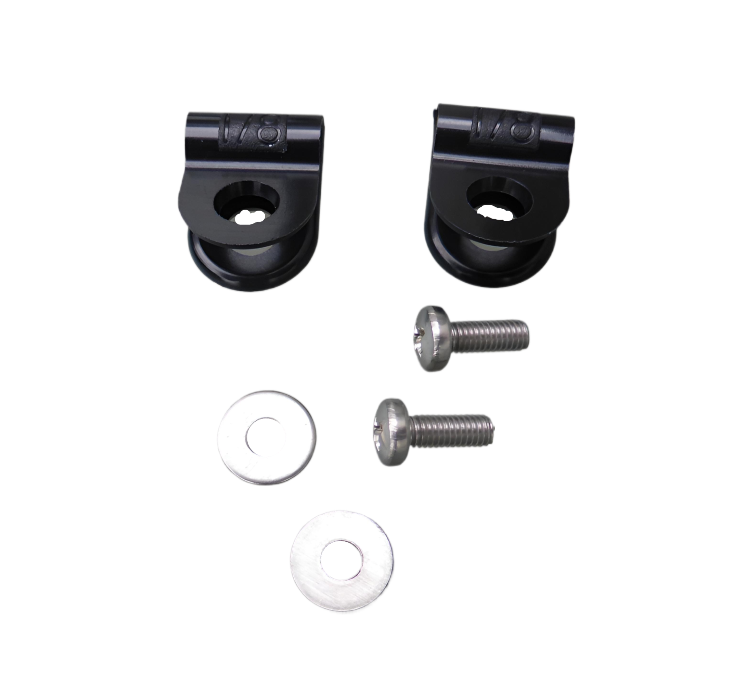 Bevestigingssetje van een Gear Keeper retractor, twee bevestigingsoogjes, twee waaiers en twee schroefjes